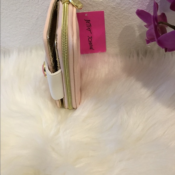 ❤️💗❤️Betsey Johnson Mini Bifold Wallet - Picture 3 of 5